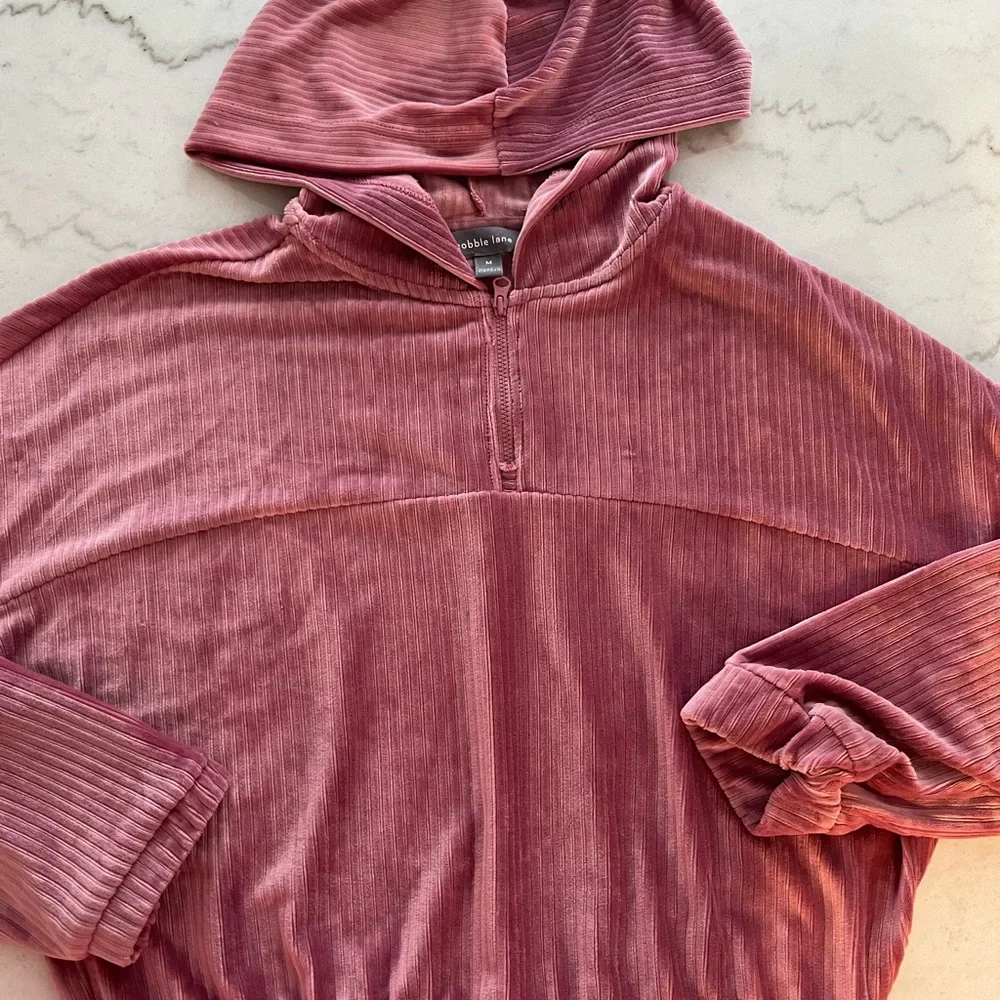 NWOT Chic Pink Velvet Hoodie‎ - Picture 3 of 6
